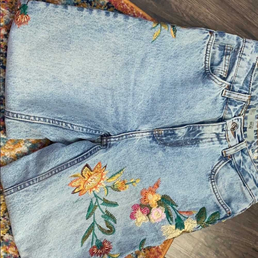 Embroidered jeans - Picture 4 of 5